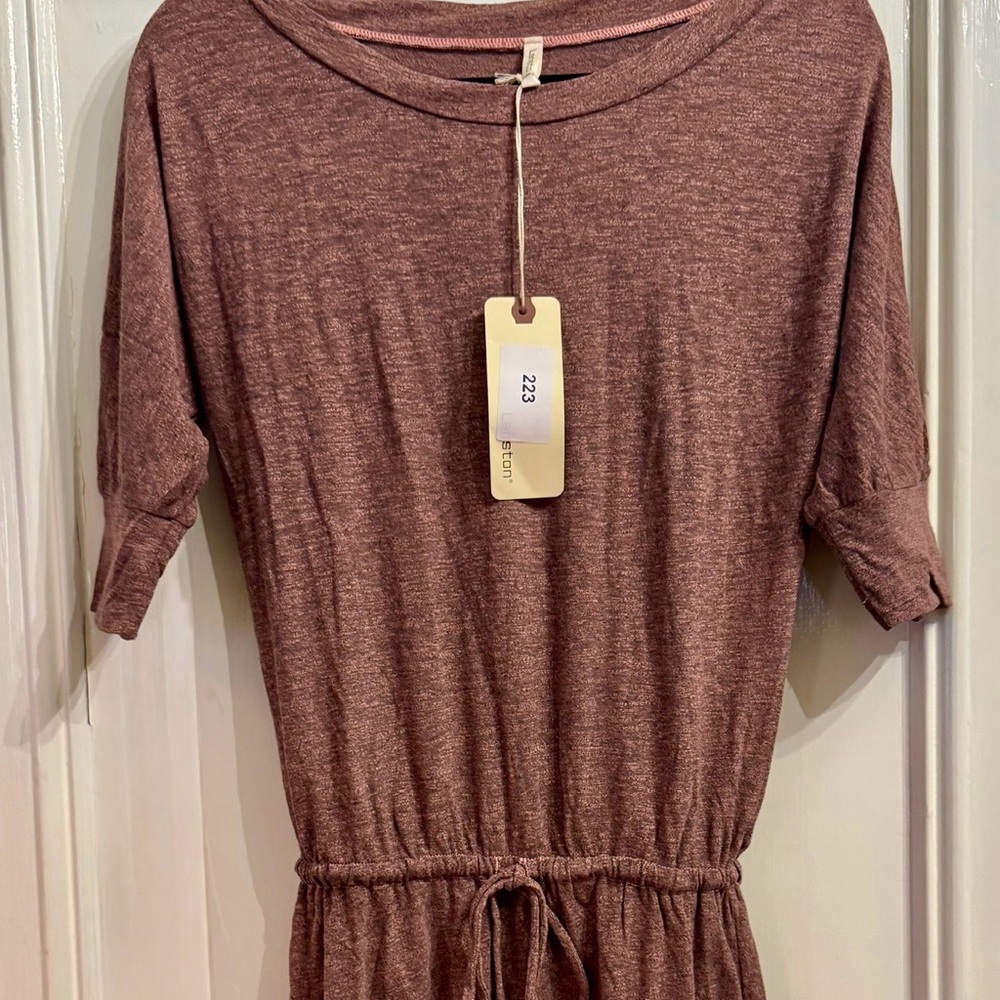 Lanston XS T-shirt mini/knee length dress.